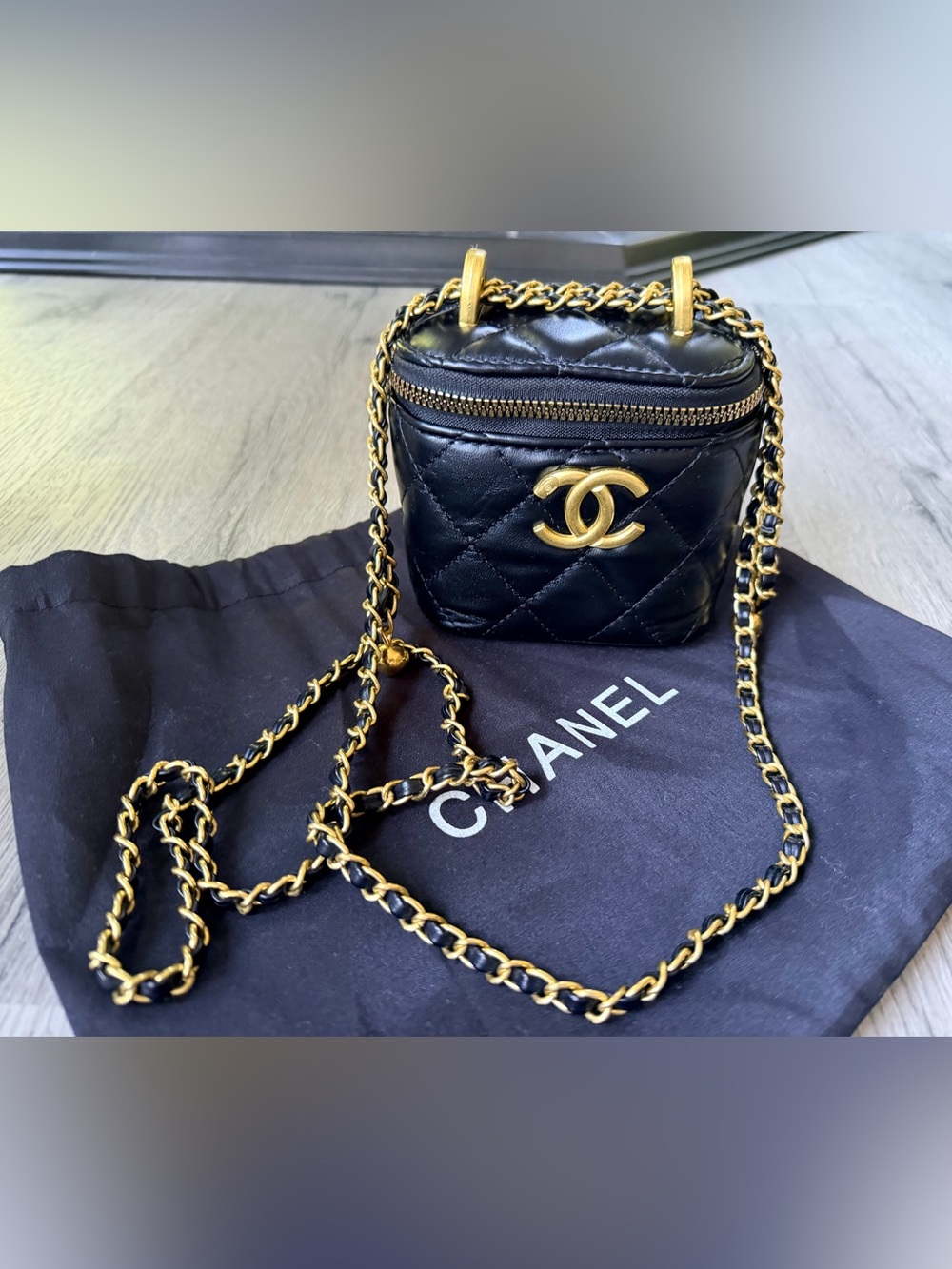 Source Unknown Black Ball Box Bag w Gold Hardware NEW in Branded Dust Bag. - Picture 2 of 10
